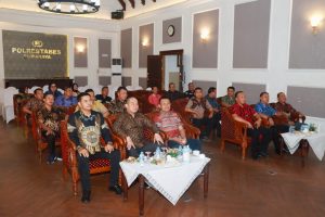 Polrestabes Surabaya Gelar Nobar Wayang Kulit Hari Bhayangkara ke 77