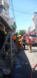 Ada salah satu rumah terbakar yang mengakibatkan korban luka-luka