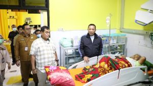Bupati Sampang Bantu Biaya Operasi Nenek Sutimah, Warga Tidak Mampu Asal Ketapang Laok