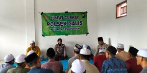 Kapolsek Galis Dengarkan Keluhan Masyarakat Dalam Giat Jumat Curhat
