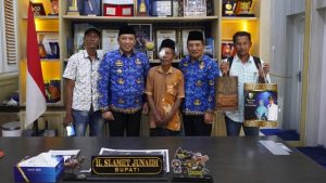 Bertemu Saat Offroad, Bupati Sampang Bantu Operasi Katarak Kakek Mito Secara Gratis