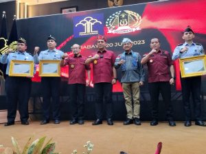 Tiga Petugas Imigrasi Penangkap Sindikat Perdagangan Organ Terima Penghargaan Dari Dirjen Imigrasi