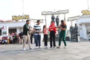 Hari Anak Nasional 2023, Wagub Emil Ajak Putrinya Sapa Warga Jatim