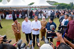 Dampingi Presiden Jokowi Tinjau Pasar Bululawang, Gubernur Khofifah Pastikan Inflasi di Jatim Terkendali