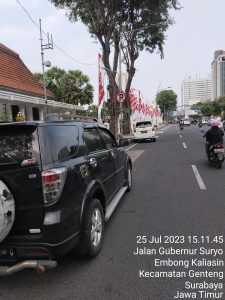 Terkait Rambu Larangan Parkir di Sekitar Gedung Grahadi, Petugas Seolah-Olah Tutup Mata