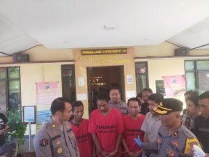 Polsek Mulyorejo berhasil mengamankan kedua tersangka curat dengan cara melakukan pemukulan senjata tajam