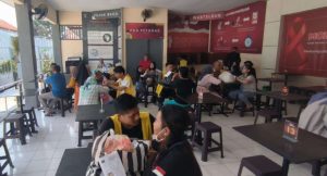 Rindu Terobati, Suasana Haru Bahagia dalam Kunjungan Tatap Muka di Rutan Gresik