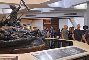 PESERTA SURABAYA CROSS CULTURE KUNJUNGI DESTINASI WISATA HERITAGE