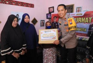 Polres Gresik Door to Door Dengar Keluhan Warga Desa Gapuro Sukolilo