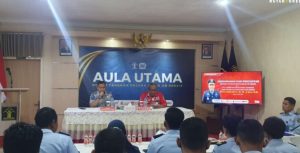 Kunjungi Rutan Gresik, Plt. Direktur Pelayanan Tahanan dan Pengelolaan Basan dan Baran Lakukan Pengecekan Register dan Beri Penguatan