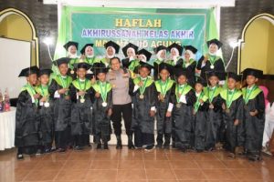 KAPOLRES SUMENEP MENJADI TAMU KEHORMATAN KOMPAS NUSANTARA (KOMNUS) PADA ACARA HAFLAH AKHIRUSSANAH MDT MASJID AGUNG