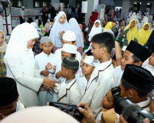 Wujud Syukur dan Mohon Keberkahan Jawa Timur, Gubernur Khofifah Santuni 1.000 Anak Yatim di Akhir Tahun 1444 H