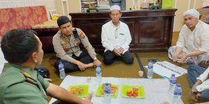 Kapolres Sumenep didampingi Dandim 0827 Sumenep dan camat talango melaksanakan silaturahmi di kediaman Habib Ali Ridho Bin Ahmad Al Haddad