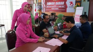 Sambut Hari Jadi ke-75, Polwan Polres Gelar Bakti Kesehatan Donor Darah