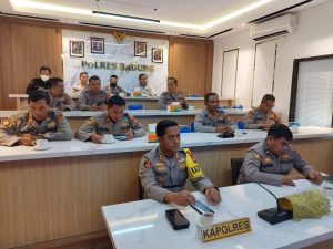 Kapolres AKBP Teguh Priyo Wasono Ikuti Zoom Meeting Anev Perkembangan Pelaksanaan Program Quick Wins.
