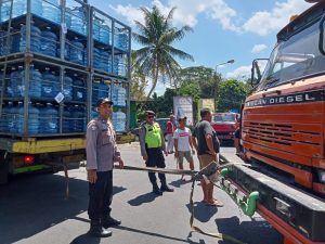 Mesin Nyangkut, Truk Tronton Mogok
