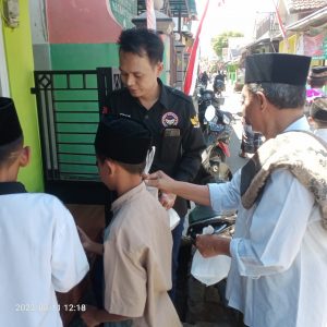 Mbah Semar : Indahnya Berbagi Mengambil Keberkahan Sedekah di Hari Jum`at