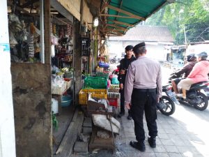 Polisi Banjar Polsek Kuta Lakukan Pengaturan Lalin Dan Sambang, Upaya Preventif Wujudkan Situasi Kondusif