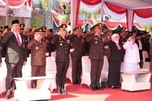 Kapolres Gresik Hadiri Upacara HUT kemerdekaan RI ke 78 di Halaman Kantor Bupati Gresik