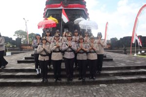 Wakapolres Kompol Putu Diah Kurniawandari Ikuti Ziarah Rombongan Polwan Polda Bali