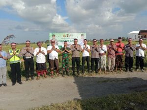 Kapolsek Kuta Utara Pimpin Penanaman Pohon Di Subak Uma Desa Canggu.