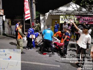 Telah terjadi kecelakaan antara pemuda menabrak truk yang mengakibatkan korban mengalami pendarahan pada hidung