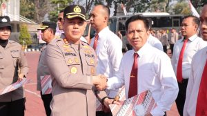 Kapolres Gresik Berikan Reward Kepada 77 Personel Berprestasi