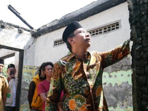Bupati Sidoarjo Bantu Renovasi Rumah Korban Kebakaran