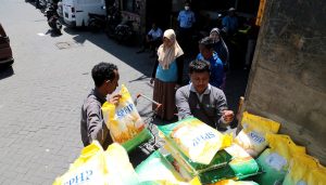 PASTIKAN KETERSEDIAAN STOK BERAS AMAN, PEMKOT SURABAYA KEMBALI GELONTORKAN 14 TON