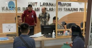 Ratusan Masyarakat Serbu Kantor Imigrasi di Jatim, Manfaatkan Layanan Paspor Merdeka