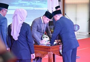 GENJOT SEMANGAT KERJA TIM, WALI KOTA ERI LANTIK 189 PEJABAT PEMKOT SURABAYA