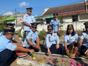 Jajaran Bapas, Lapas serta Kanim Kediri Laksanakan Tabur Bunga dalam Rangkaian Acara Peringati Hari Dharma Karya Dhika ke-78