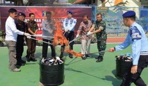 Komitmen Jaga Lapas Bersih, Lapas I Madiun Gelar Pemusnahan Barang Bukti Hasil Sidak