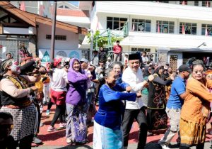 SEDEKAH BUMI DI KAMPUNG NGESONG, WALI KOTA ERI SEBUT WADAH SILATURAHMI ANTAR WARGA