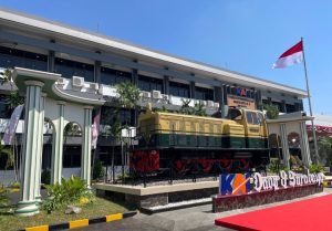 KAI Resmikan Monumen Lokomotif D 301 80 Kantor KAI Daop 8 Surabaya