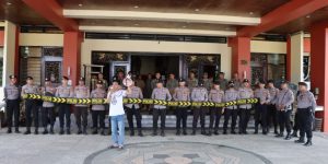 Polres Sumenep Melaksanakan Pengamanan Aksi Unras Oleh Gerakan Mahasiswa Ekstra Parlemen (Gempar) di Kantor Pemkab Sumenep