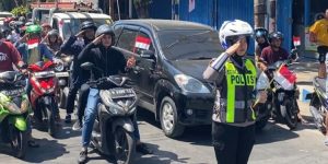 Sat Lantas Polres Sumenep Ajak Pengguna Jalan Mengikuti Upacara Bendera Memperingati HUT RI Ke 78 Tahun 2023