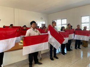 KUATKAN RASA NASIONALISME PARA EKS NAPITER, PEMKOT SURABAYA GELAR TASYAKURAN DAN AJAK BAGI-BAGI BENDERA MERAH PUTIH