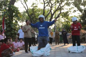 SEMARAKAN HUT KE-78 RI, ODGJ LIPONSOS SURABAYA LOMBA BAKIAK DAN BALAP KARUNG