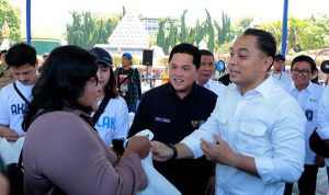 MENTERI BUMN ERICK THOHIR GELAR PASAR MURAH SURABAYA ANTISIPASI TERJADINYA EL NINO, WALI KOTA ERI: MATUR NUWUN KARENA RAKYAT SENANG