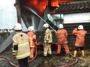 TERJADI 244 KALI KEBAKARAN DI LAHAN TERBUKA, DPKP SURABAYA MASIFKAN GIAT PATROLI