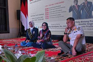 PEMKOT SURABAYA ANTISIPASI KENAKALAN REMAJA LEWAT ROADSHOW SATPOL PP GOES TO SCHOOL