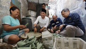 WALI KOTA ERI CAHYADI BERSAMA DIRJEN ESDM TAMPUNG KELUHAN PELAKU UMKM DI KAMPUNG LONTONG