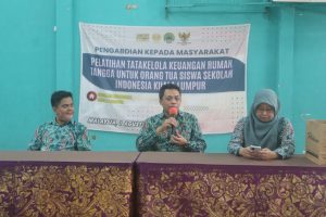 Dosen PKM Akuntansi Unesa Beri Pelatihan Tatakelola Keuangan Rumah Tangga
