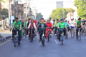 Sambut Porprov VIII Tahun 2023, Gubernur Khofifah Gowes Gemilang Bareng Masyarakat Sidoarjo