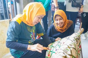 Gubernur Khofifah : Batik Legendaris di Sidoarjo Perkuat Ekosistem UMKM Sambut Porprov VIII