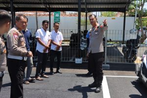 Pastikan Pelayanan SIM Profesioanal, Kapolres Pamekasan Cek Satpas