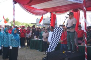 Wabup Sidoarjo Subandi Berangkatkan Gerak Jalan Beregu Desa Wadungasih