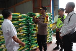 Kapolres Badung Blusukan Ke Gudang Bulog Sempidi 