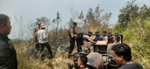 Penanggulangan Karhutla Kapolres Pasuruan Pimpin Pemadaman Api di Area Gunung Welirang